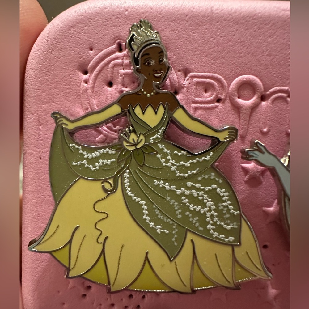 🌸3 for $37🌸 Princess Tiana OE Pin